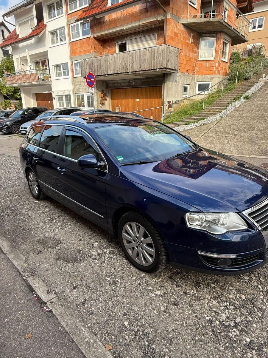 Volkswagen Passat 2010 — interior