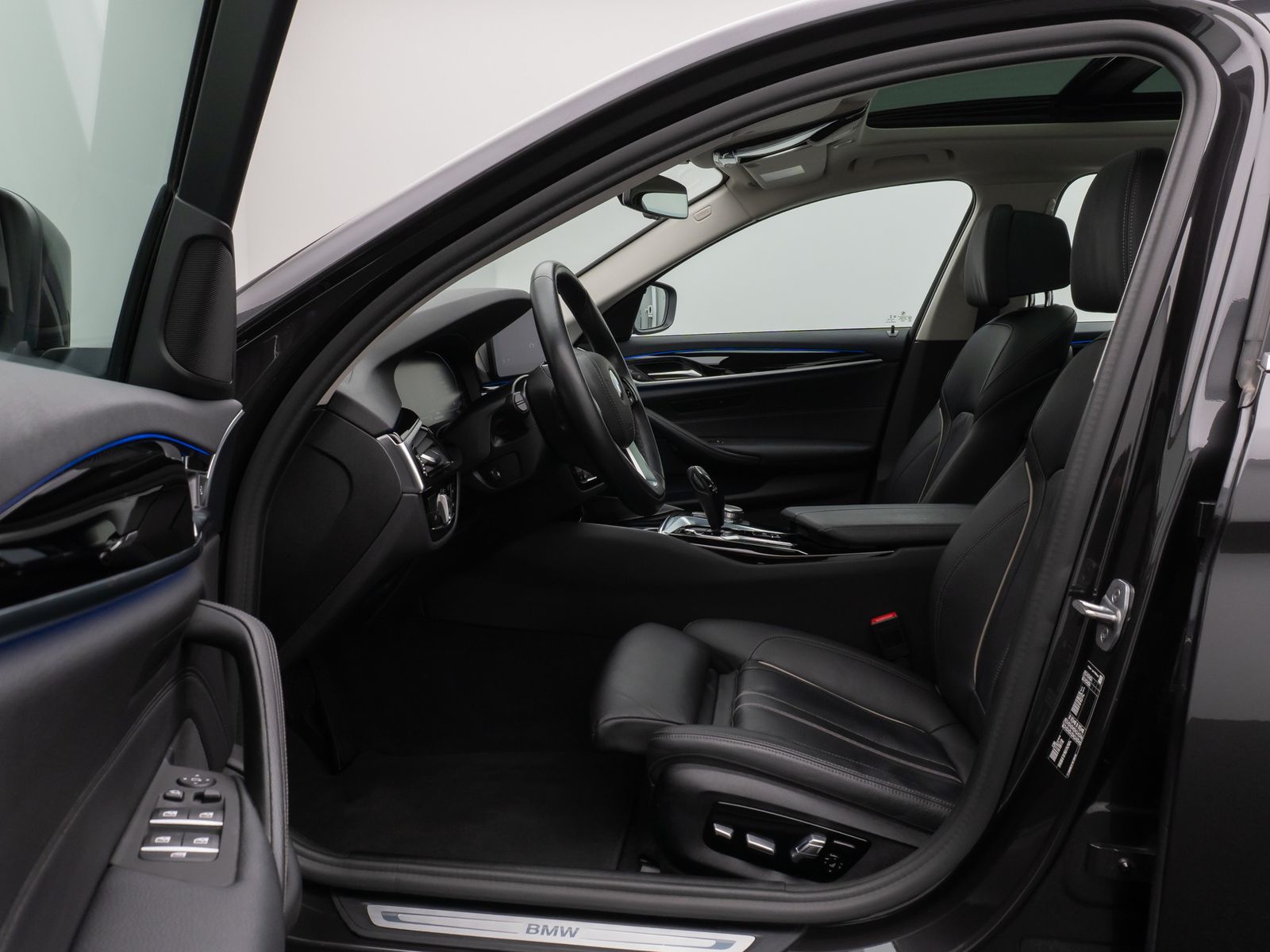 Fahrzeugabbildung BMW 530d Panorama Laser Kamera HUD DAB HiFi Komfort