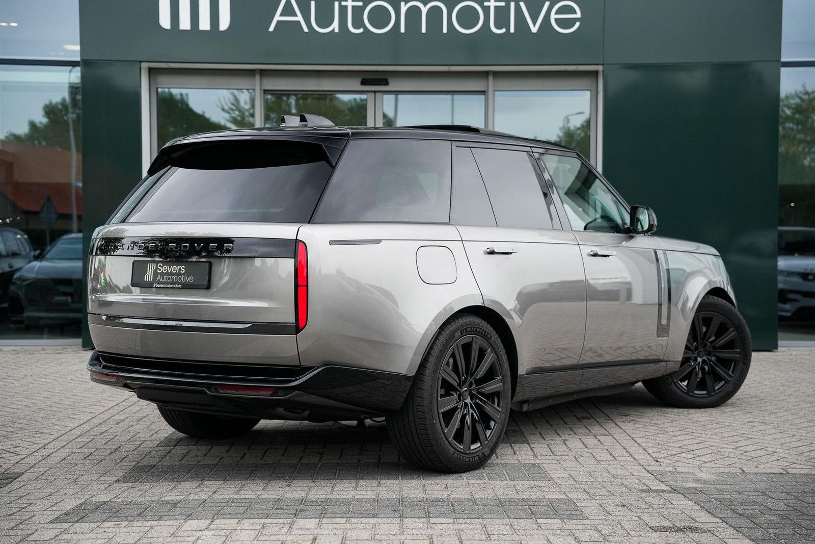 Land Rover Range Rover 3.0 P550e Autobiography l Flux Silve imagem 3
