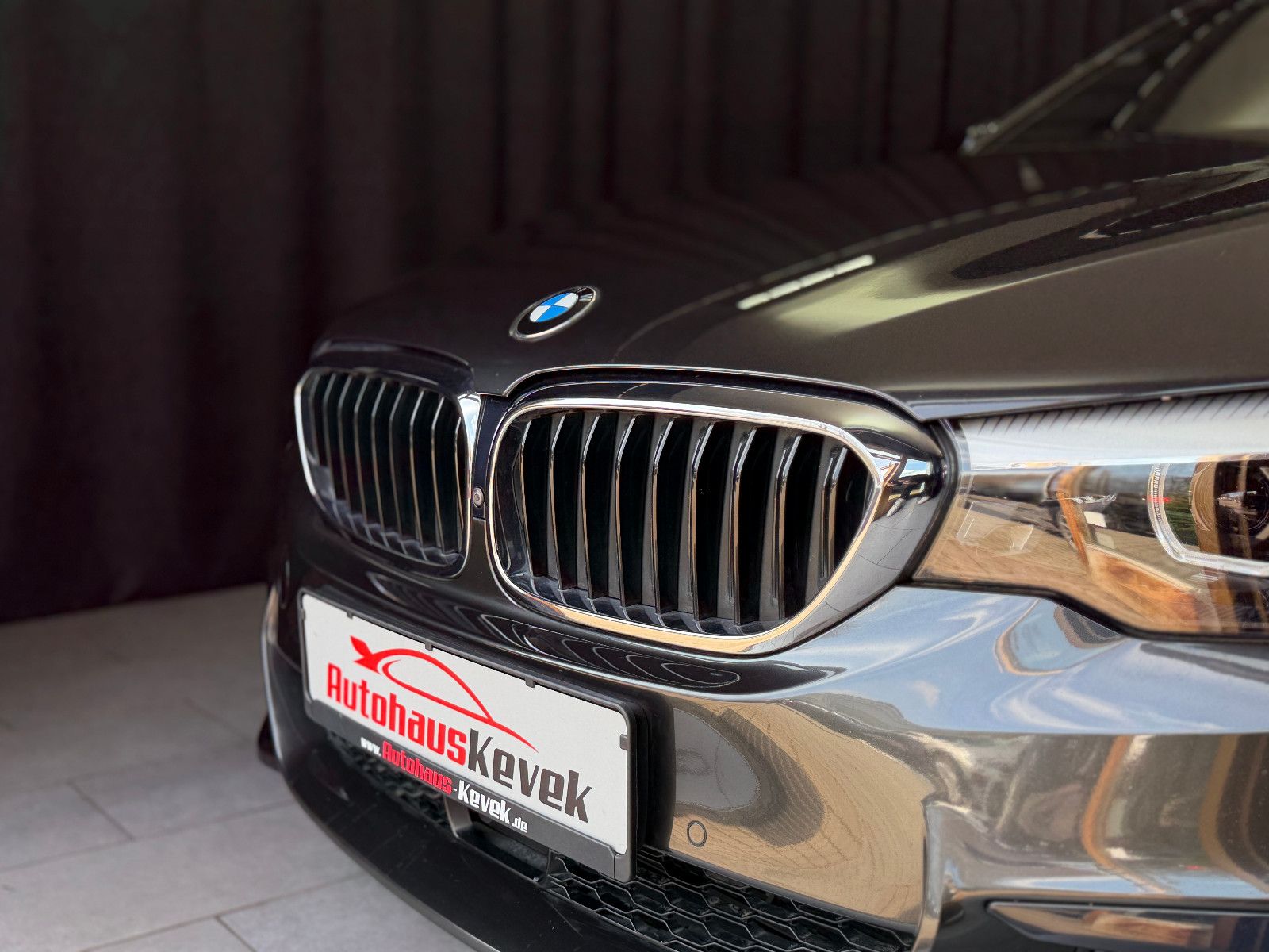Fahrzeugabbildung BMW BMW 530i Lim xDrive M SPORT|HEAD-UP|360"|NAVI|