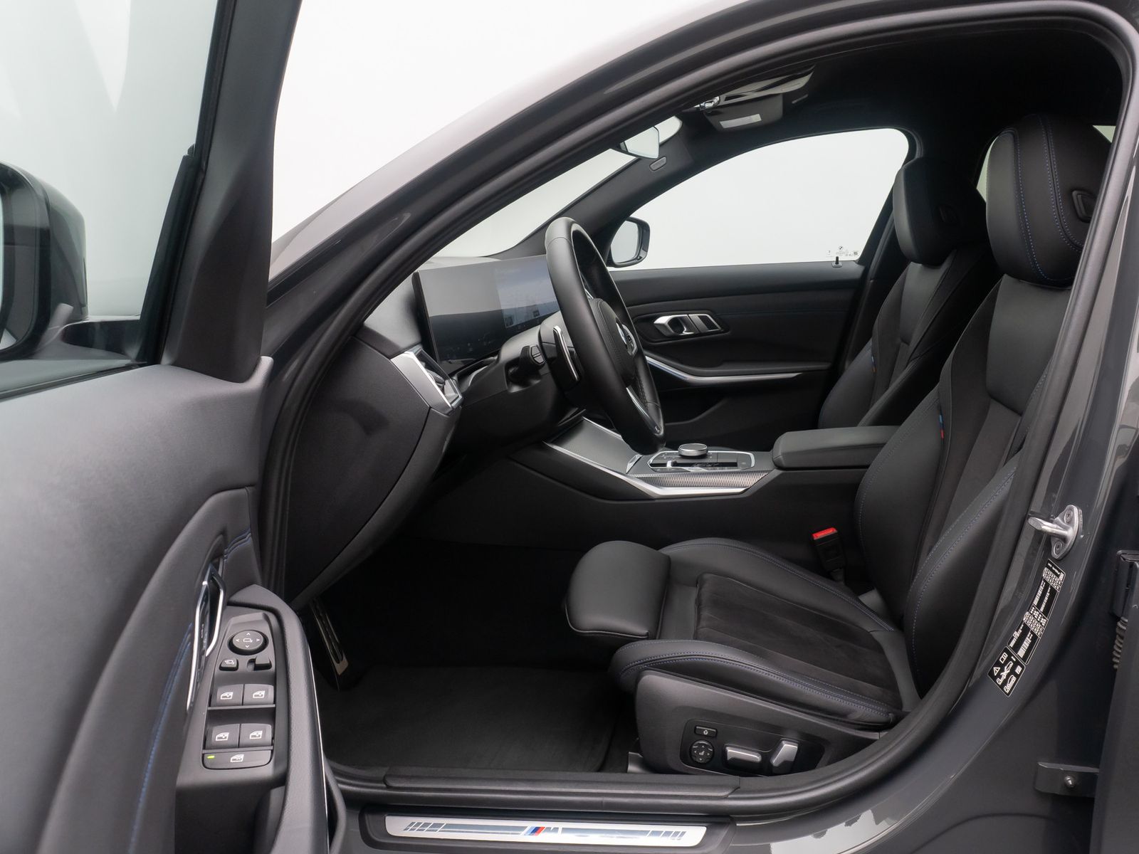 Fahrzeugabbildung BMW 330d xD M Sport Individual Kamera DAB HUD 19Zoll