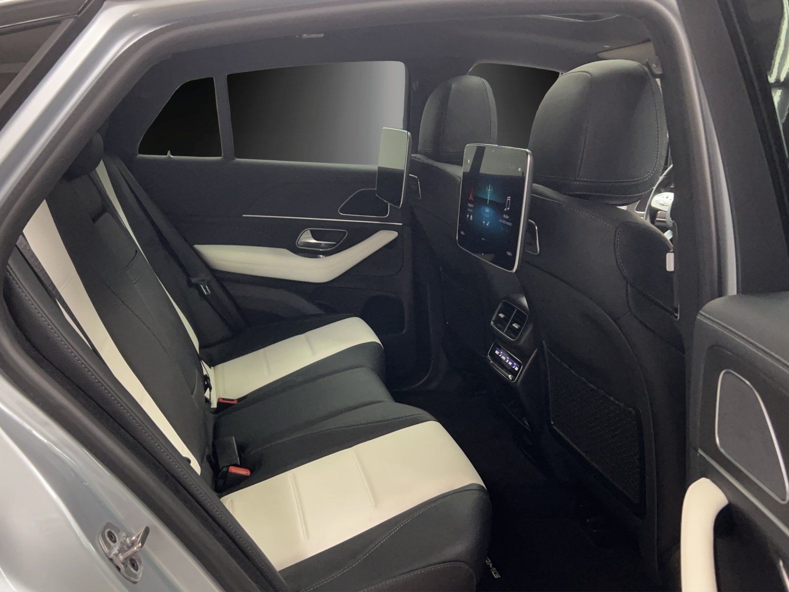 Fahrzeugabbildung Mercedes-Benz GLE 300d Cpé AMG FondTV AIRMATIC Pano DISTRO AHK