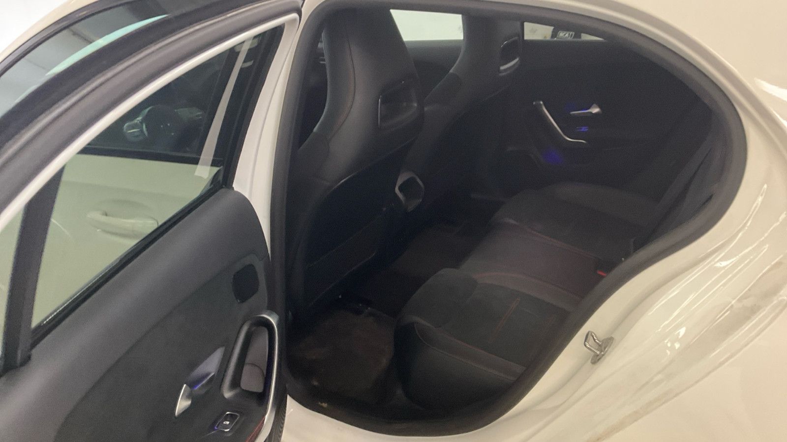 Fahrzeugabbildung Mercedes-Benz A 200 AMG-Line Pano Night Tempomat Kamera Ambi.