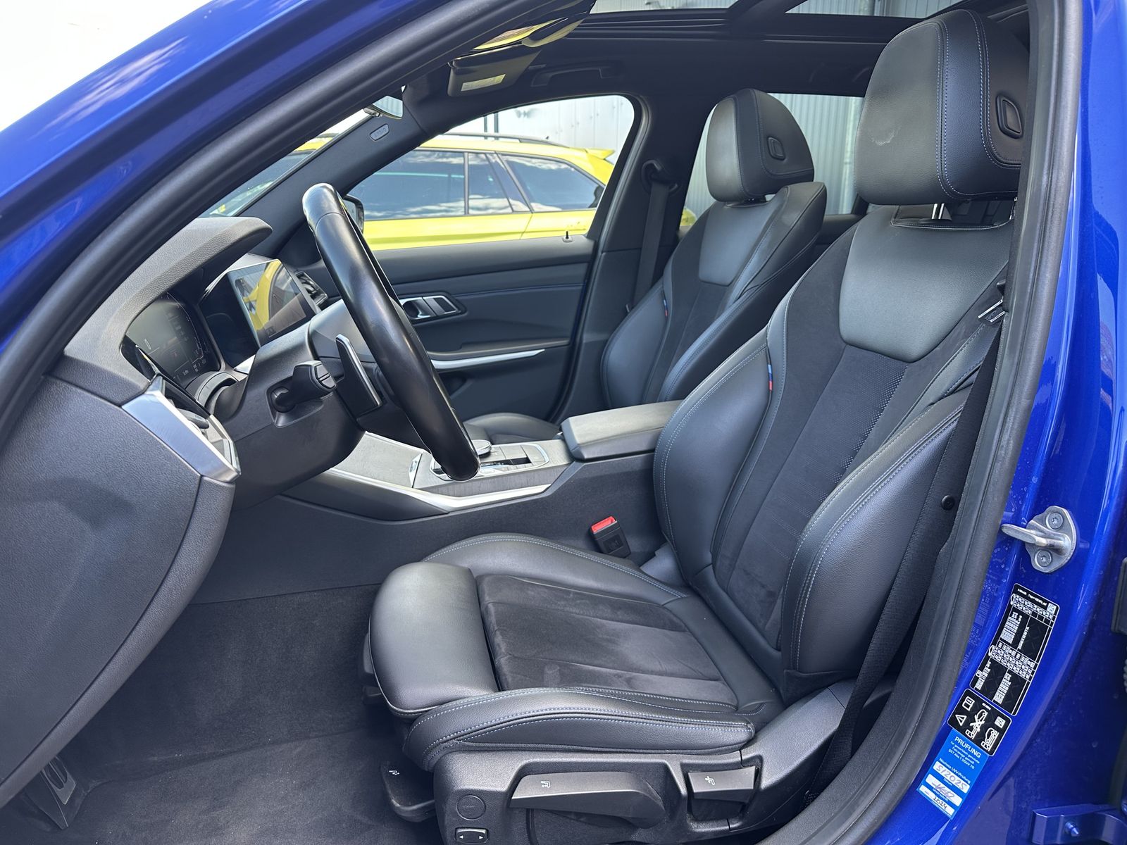Fahrzeugabbildung BMW 330d Touring xDrive M-Sport NAV+LED+PANO+KAM+1HD