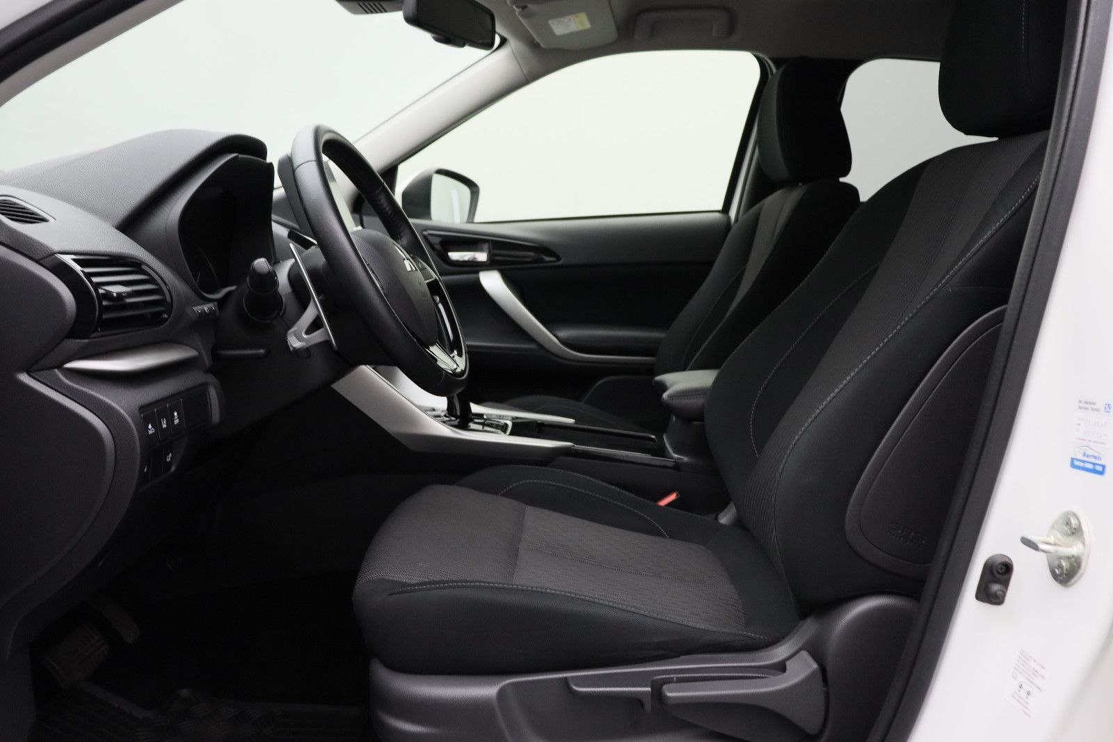 Fahrzeugabbildung Mitsubishi Eclipse Cross 2.4 Basis Hybrid 4WD