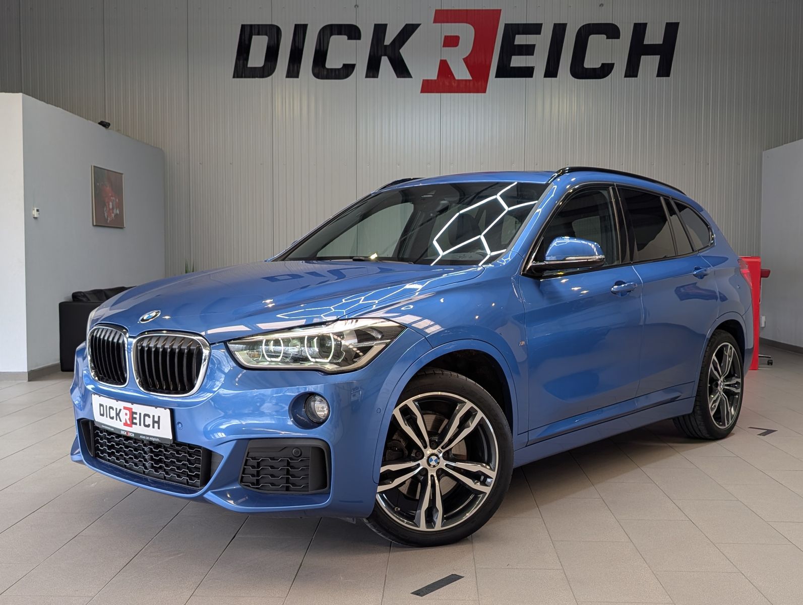 Fahrzeugabbildung BMW X1 20d xD M-Sport LED H&K Cam HUD Pano AHK 19"