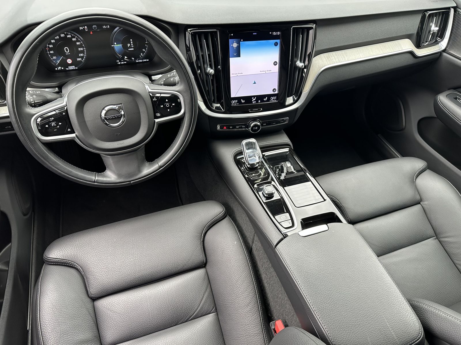 Fahrzeugabbildung Volvo V60 T6 Hybrid Plus Bright AWD NAV+LED+H&K+HUD+VC