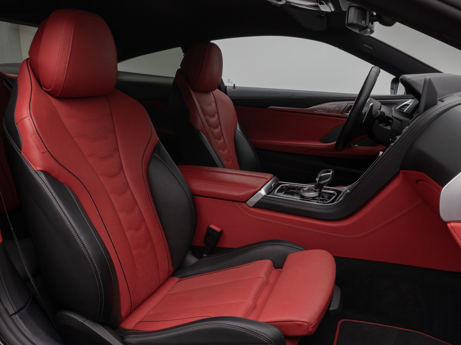 Fahrzeugabbildung BMW M850i xD Coupé 360°Laser HUD SoftCl Komfort 20"