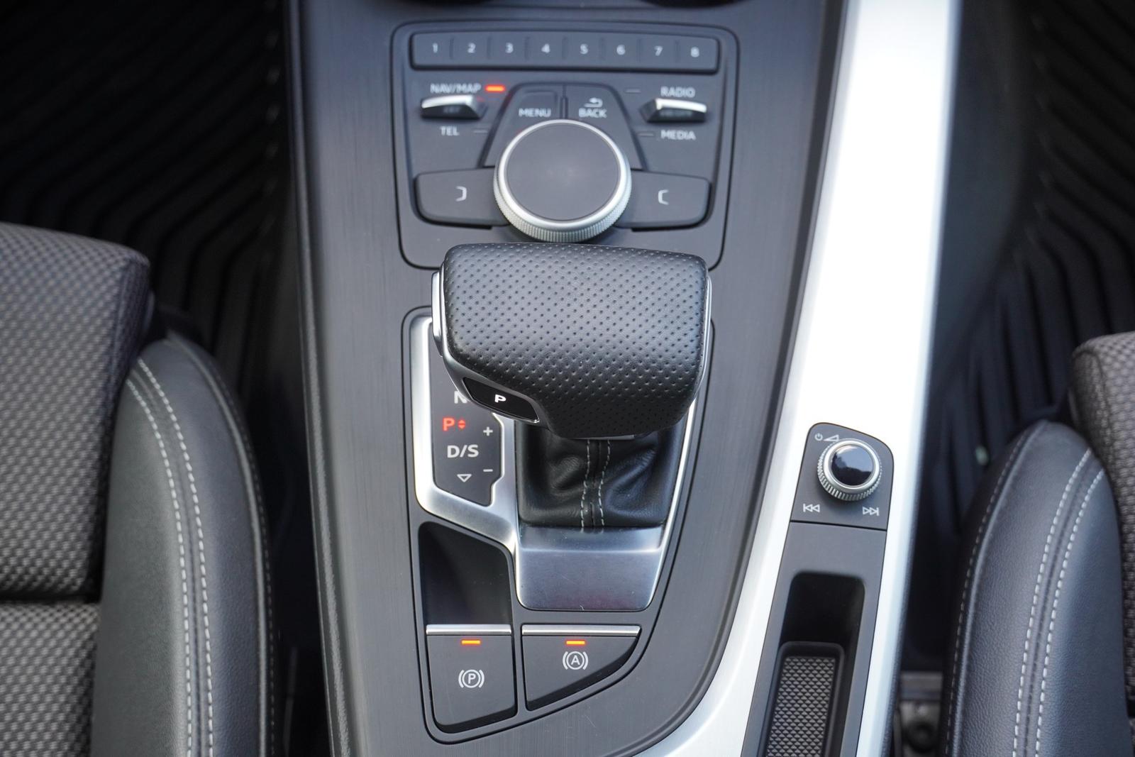 Audi A4 2.0 TFSI S-tronic S-Line LED ACC Navi Kamera