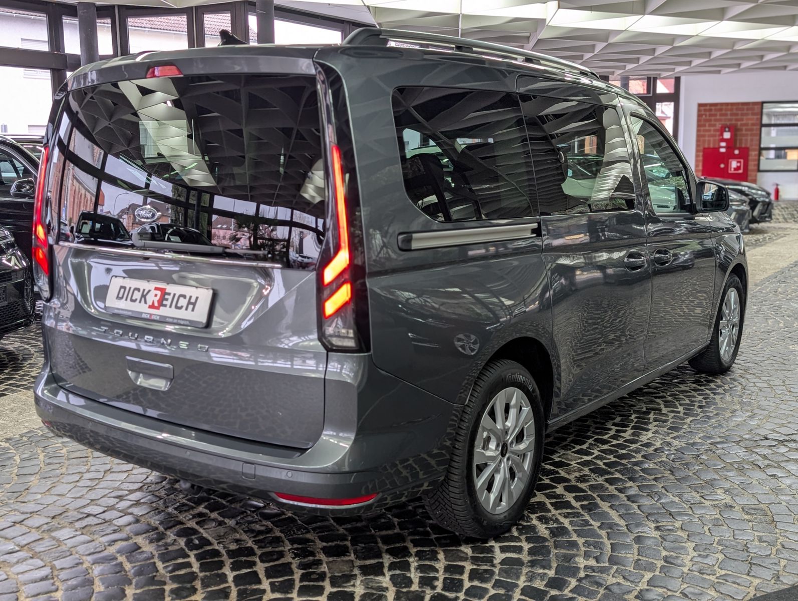 Fahrzeugabbildung Ford Grand Tourneo L2 Titanium 7-Sitze Bi-LED CAM AHK