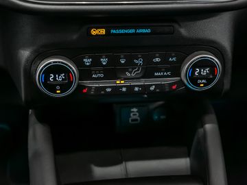 Ford Kuga 2.5 Plug-In Hybrid Vignale Stauassistent