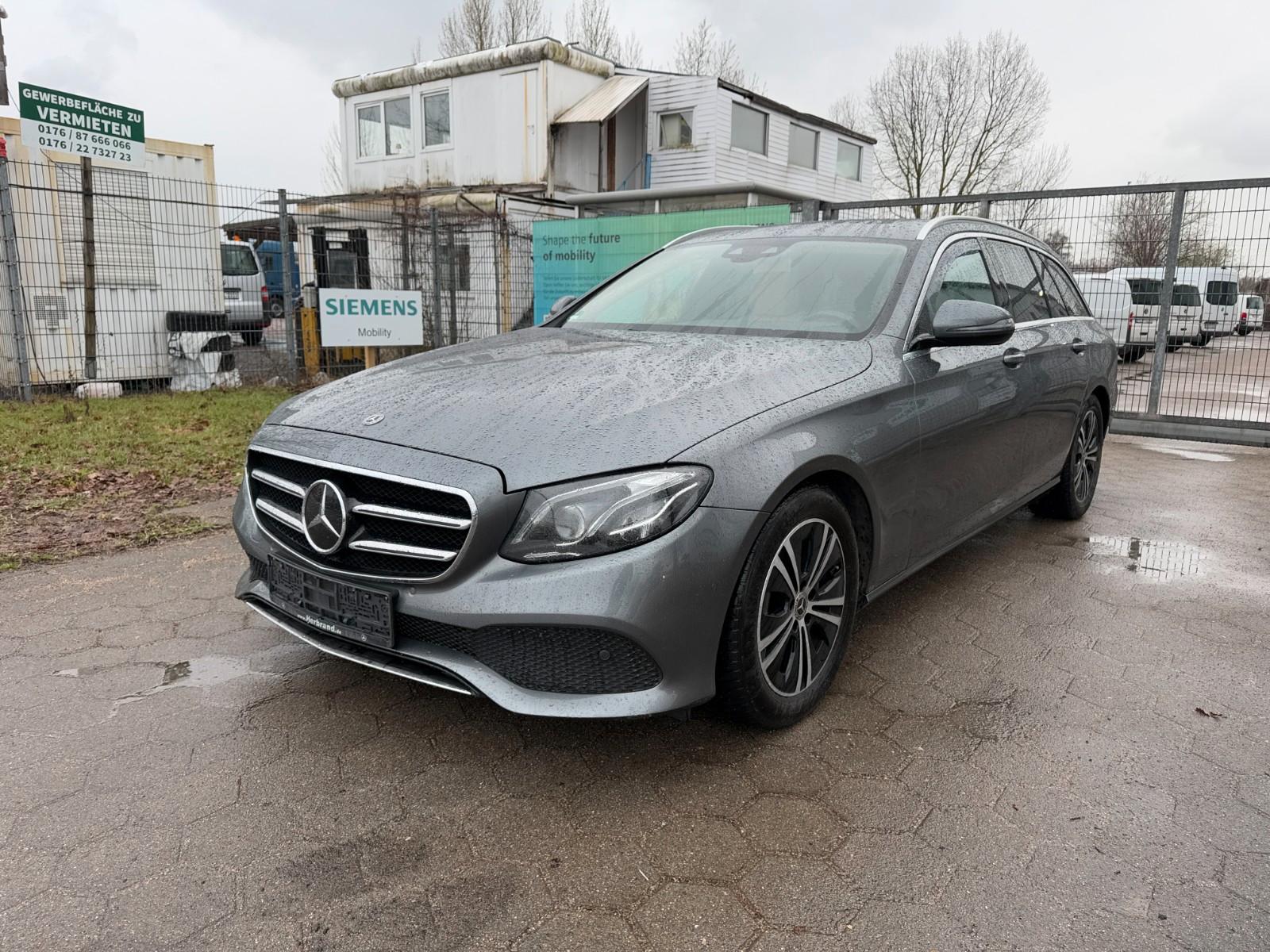 Mercedes-Benz E 300 d-MBUX-Multibeam-Distronic-Schiebedach-TOP