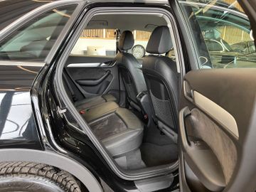 Audi Q3 2.0 TDI quattro *BI-XENON*APS*NAVI*AHK*LED*