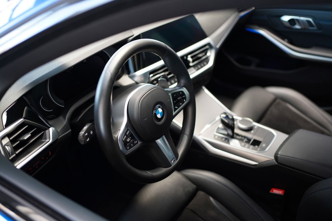 Fahrzeugabbildung BMW 320i M Sport +Head Up Disp+Live Cockpit Plus+LED