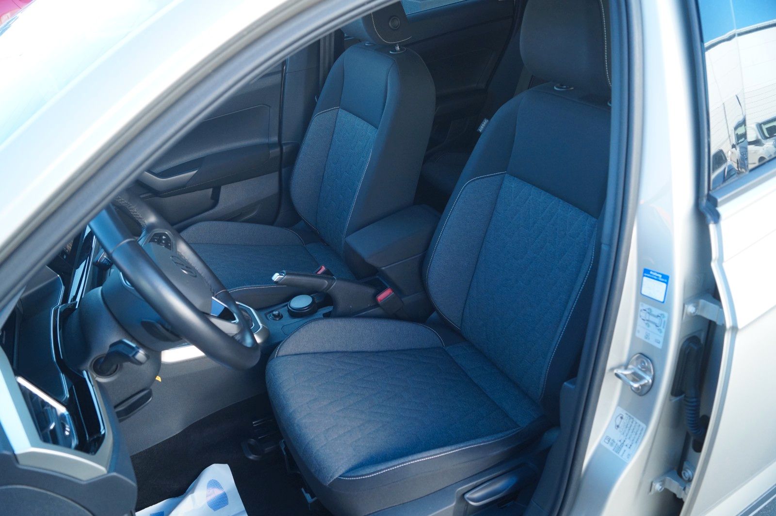 Fahrzeugabbildung Volkswagen Taigo Move 1.0 TSI 7-Gang DSG *TÜV neu