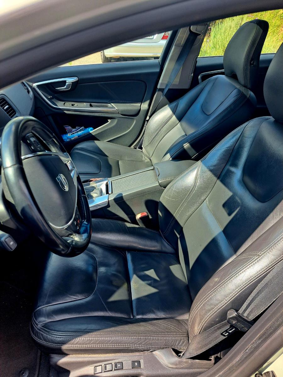 Volvo V60 2012 — photo 8