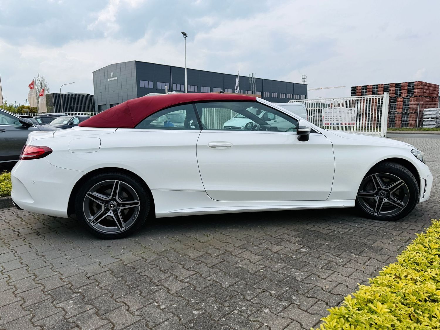 Fahrzeugabbildung Mercedes-Benz C 200 CABRIO AMG, Autom., Multibeam, RFK, Tot, N