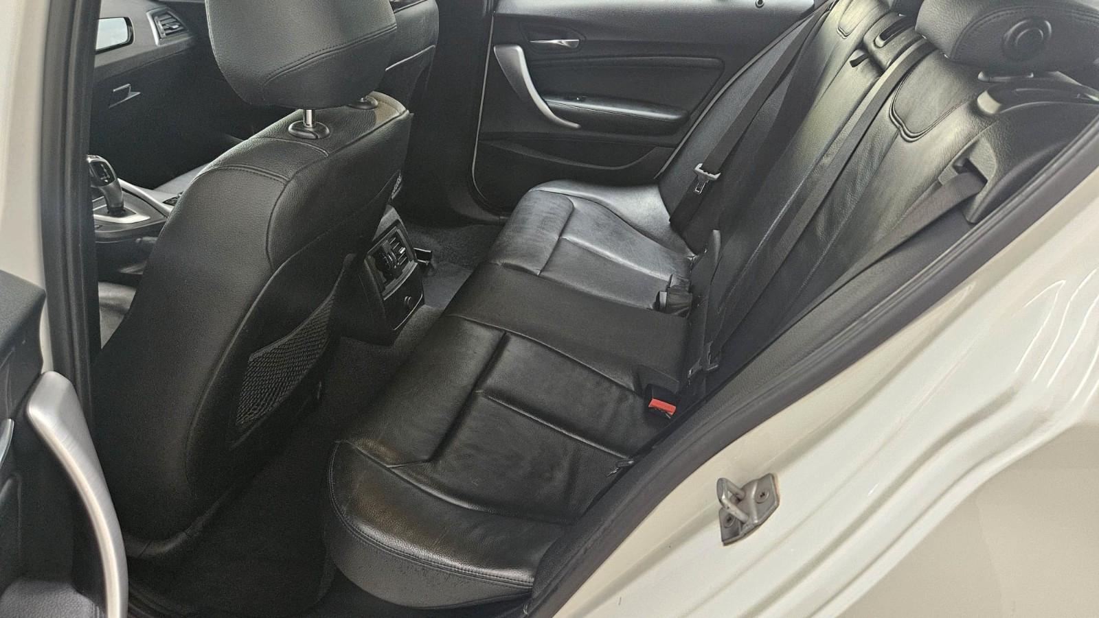 BMW 120i Vollleder Navi Tempomat Sitzheizung PDC LED