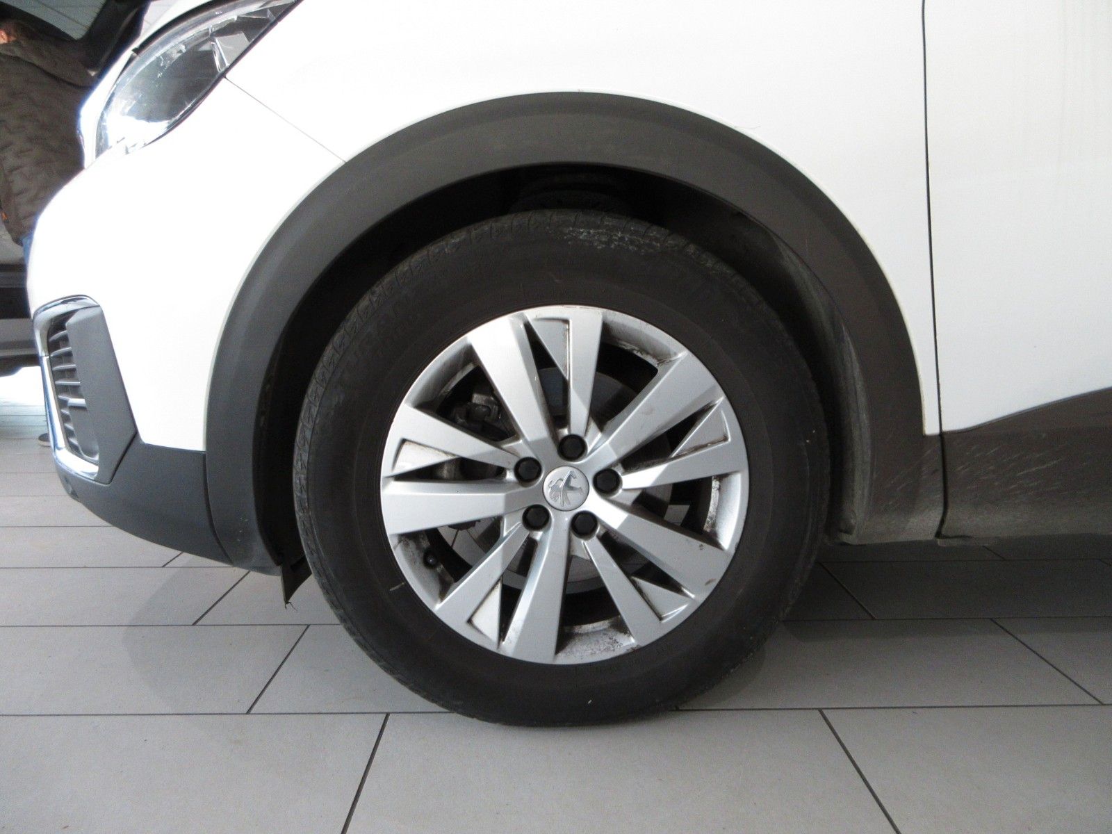 Fahrzeugabbildung Peugeot 5008 Active 1.2T NAVI/PDC/VIRTUAL/7-SITZER