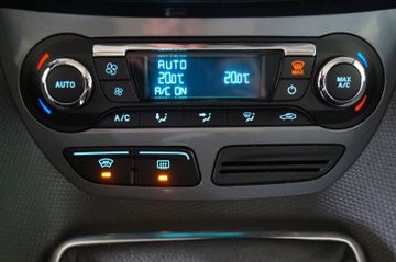 Ford Tourneo Connect  1.6TDCi Titanium PANODACH-AHK-