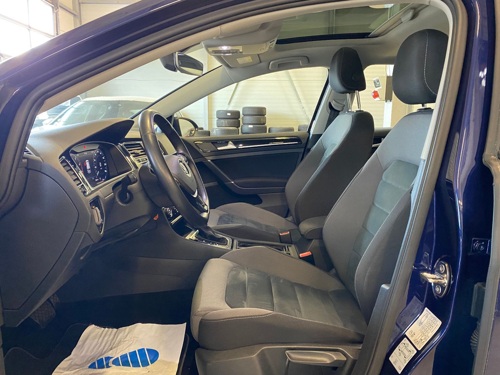 Fahrzeugabbildung Volkswagen Golf VII Lim. Highline DSG ACC Navi Pano Kam LED