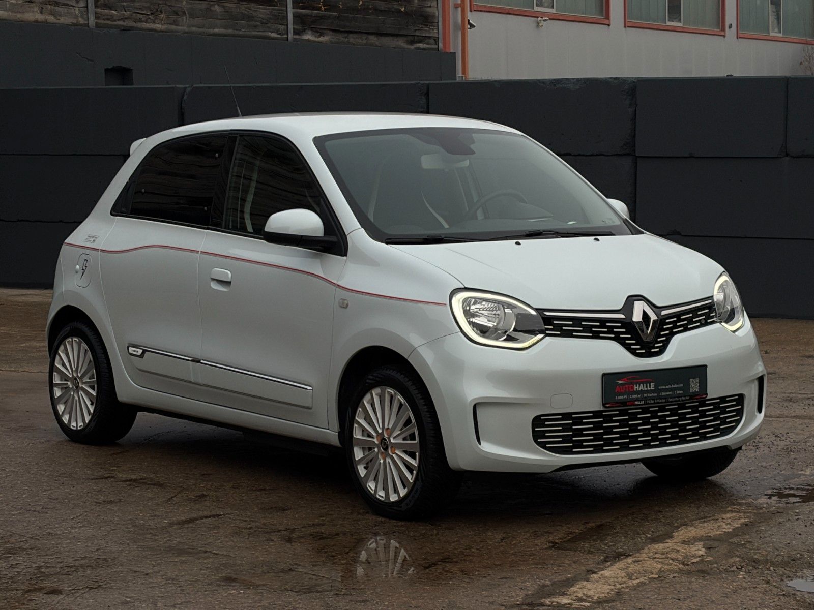 Fahrzeugabbildung Renault Twingo Vibes Electric Tempomat Carplay CAM SHZ