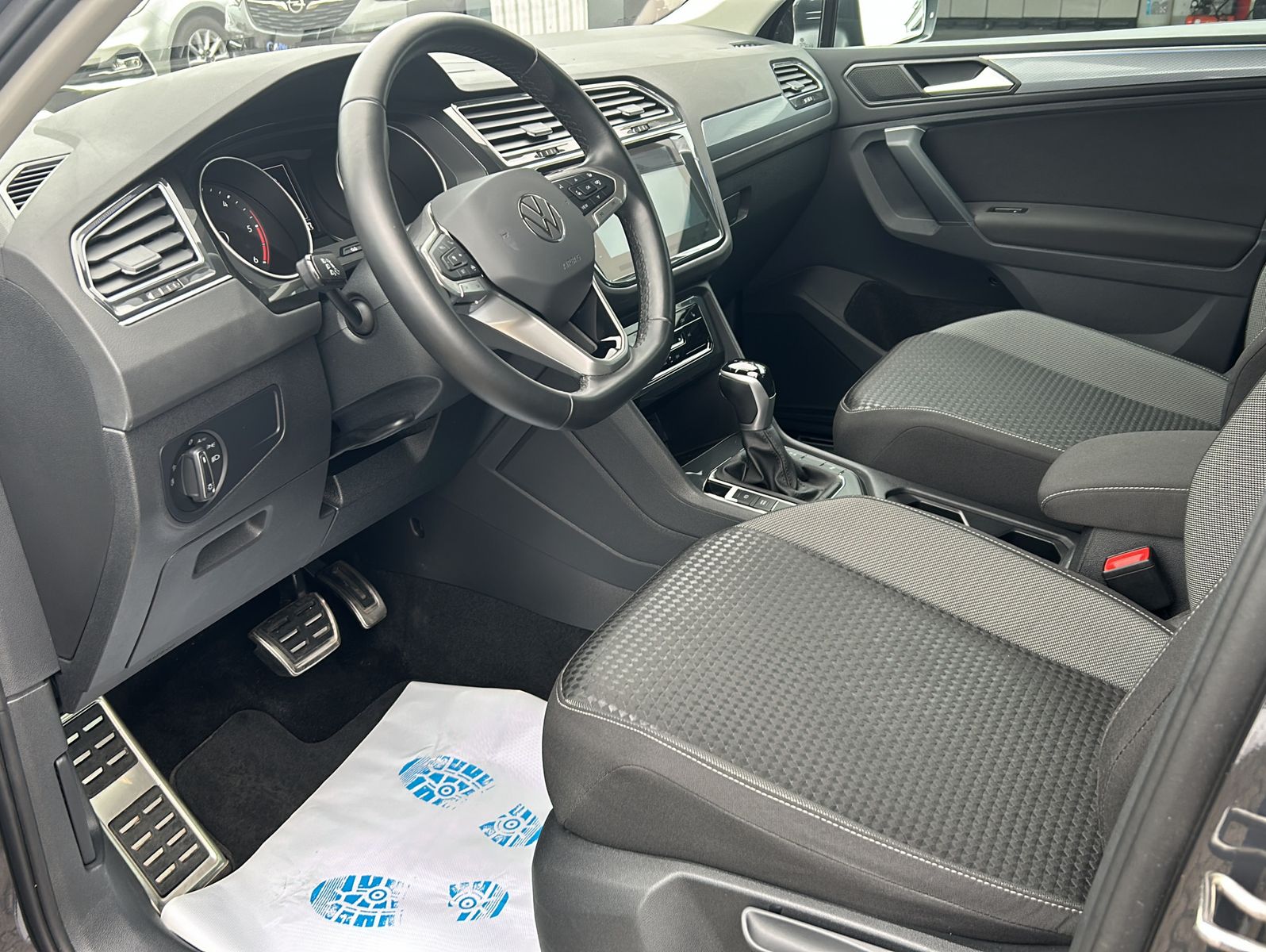 Fahrzeugabbildung Volkswagen Tiguan 2,0 TDI SCR DSG ActiveIQ.Light