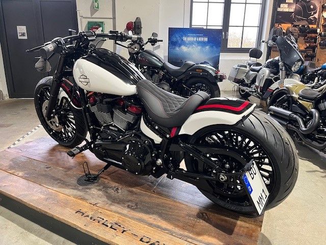 Fahrzeugabbildung Harley-Davidson FXBRS Breakout 117cui CVO UmbauUmbau