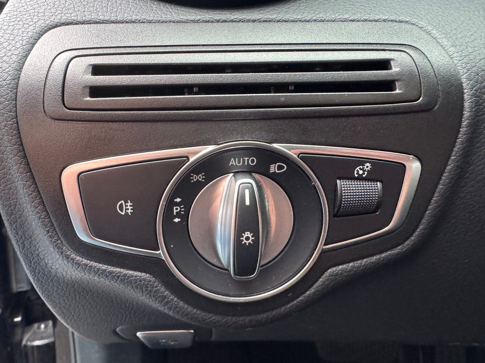 Fahrzeugabbildung Mercedes-Benz C 200d T LED+EasyPack+CarPlay+SHZ+Navi+