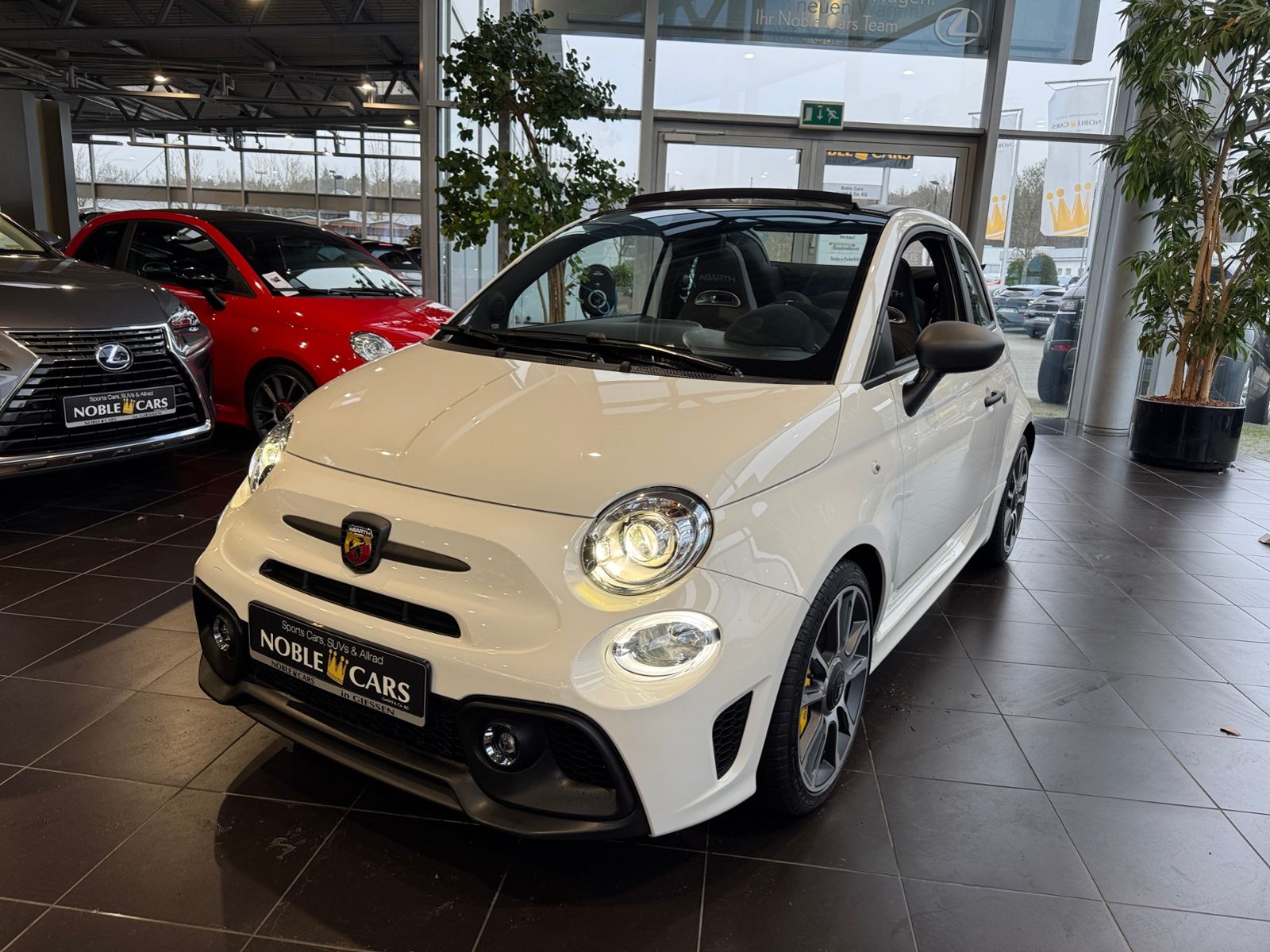 Fahrzeugabbildung Abarth 695C Turismo BEATS NAV DAB LEDER PDC ALU