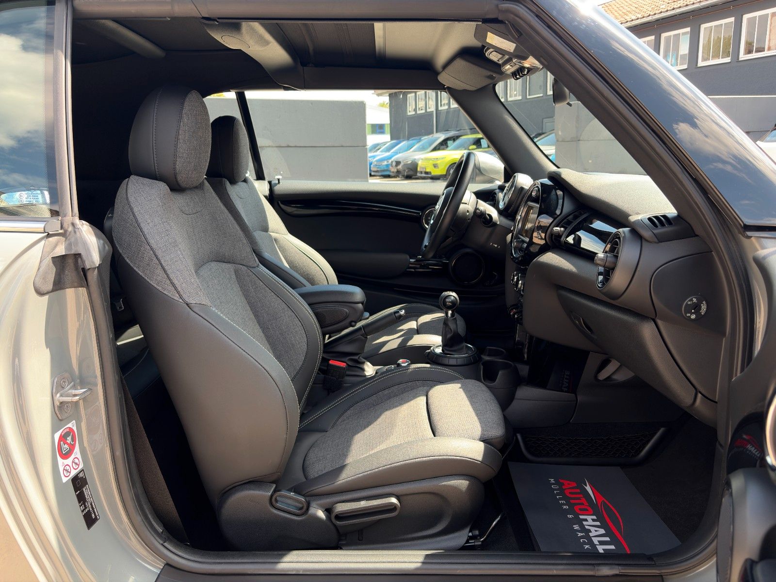 Fahrzeugabbildung MINI Cooper Cabrio Chili Tempomat LED PDC BT SHZ
