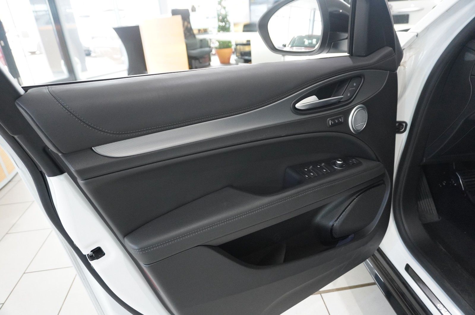 Fahrzeugabbildung Alfa Romeo Stelvio 2.2D VELOCE Q4 NAVI/LED/KAMERA/MATRIX/SH