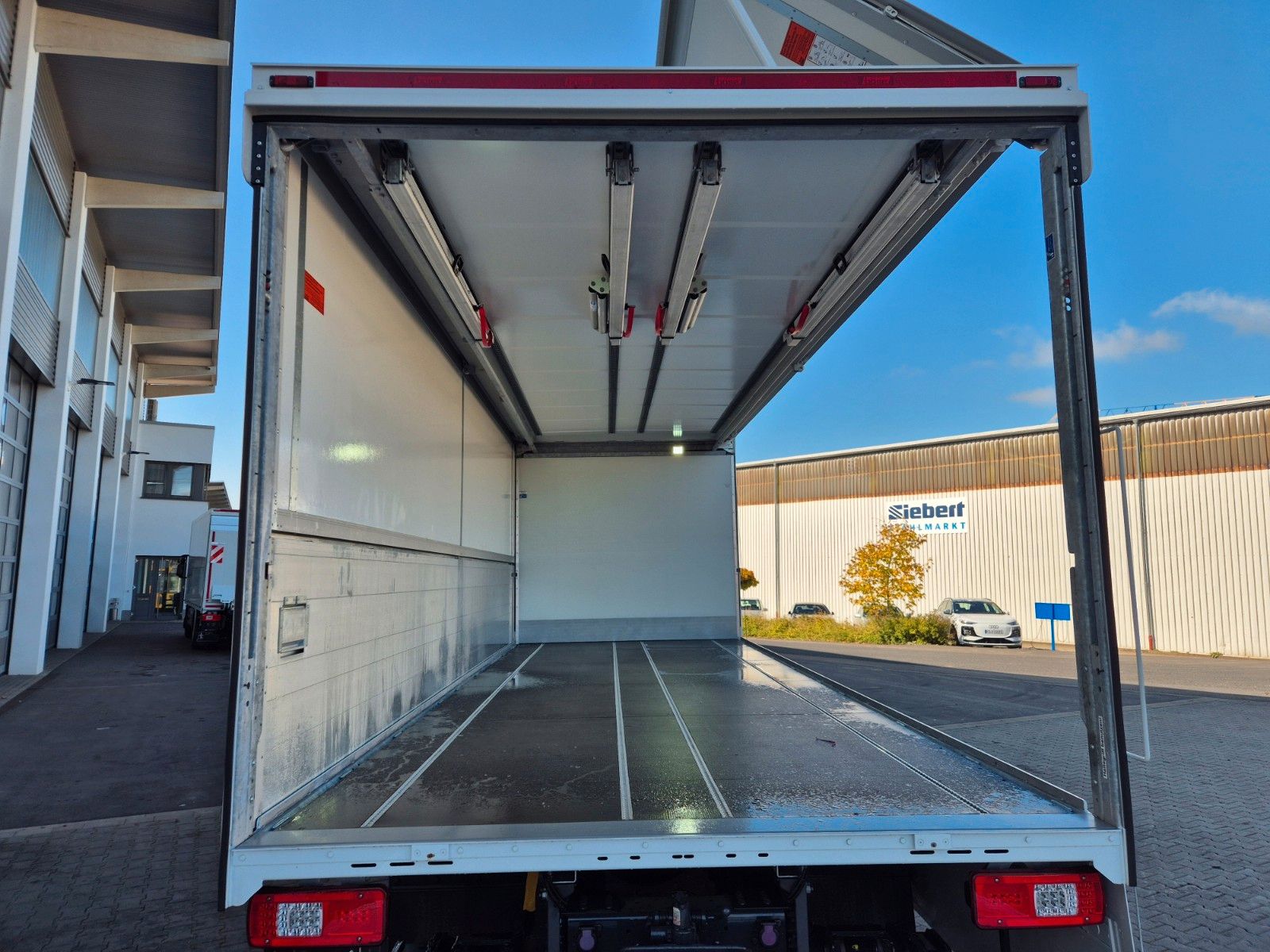 Fahrzeugabbildung Iveco AT190S40/FP Böse Schwenkwand LBW AHK