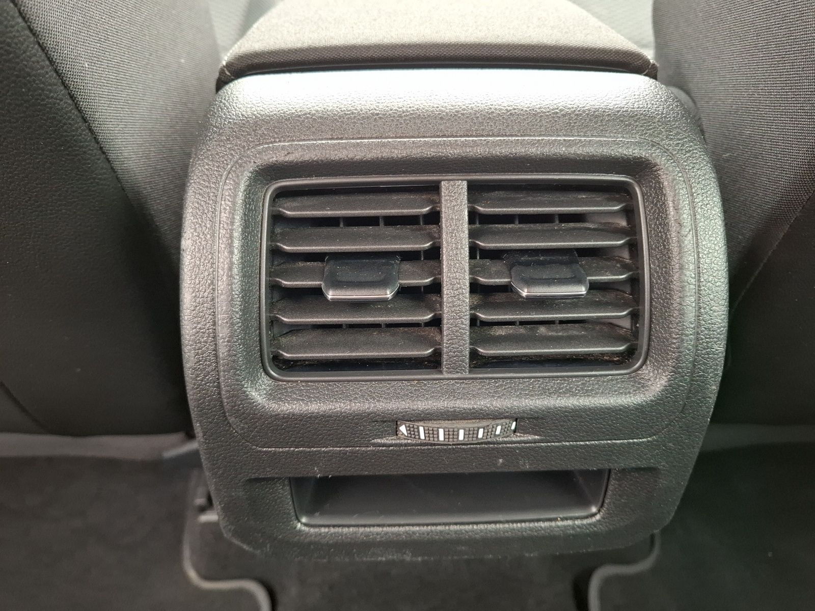 Fahrzeugabbildung Volkswagen Touran TDI Comfortline KLIMA PDC LM SH DAB