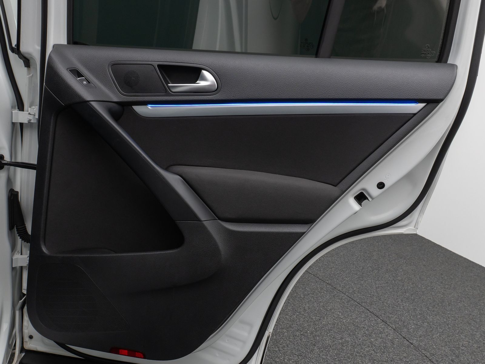 Fahrzeugabbildung Volkswagen Tiguan R-Line Xenon DAB Sitzhzg. AHK 8FACH