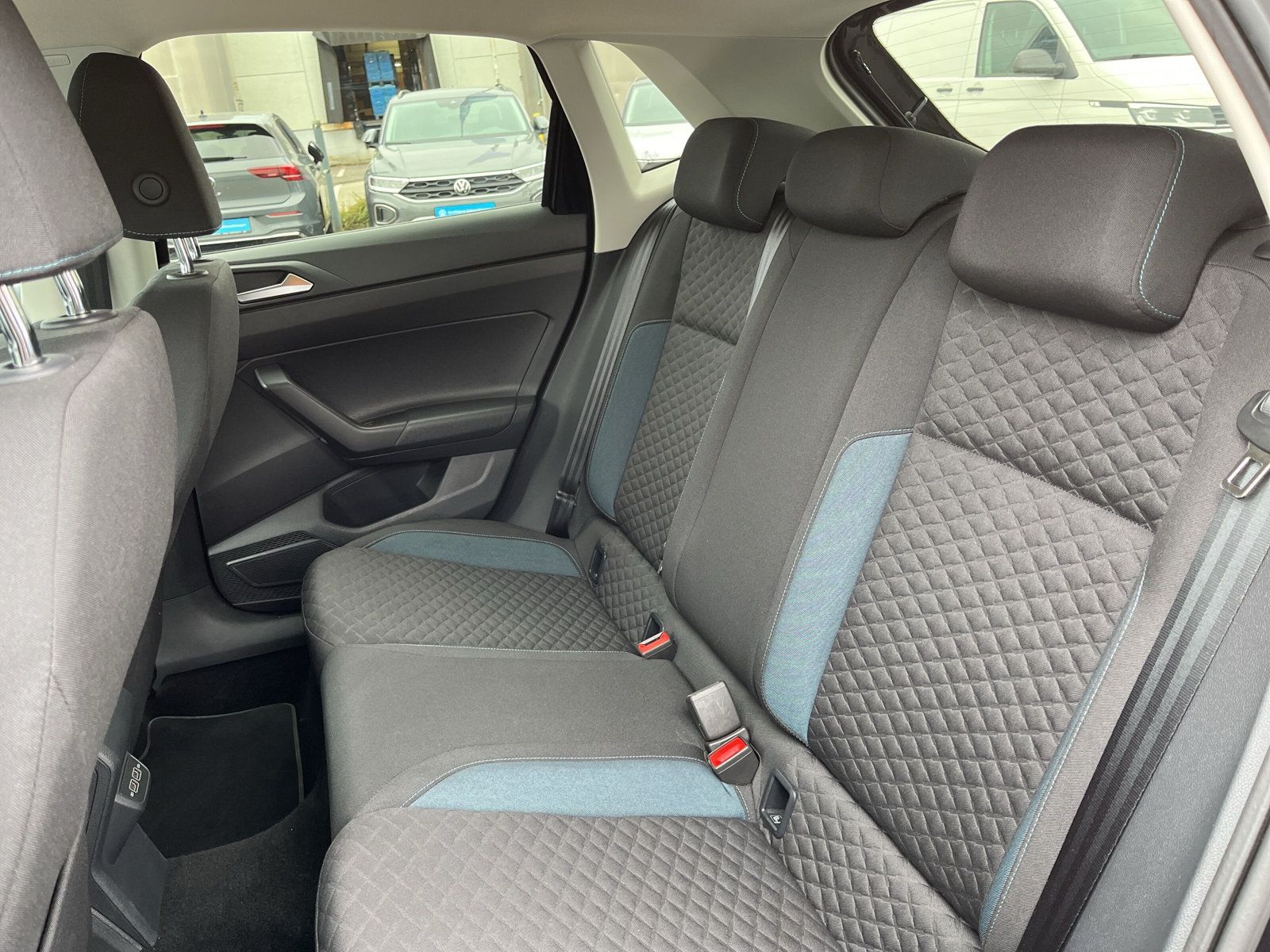 Fahrzeugabbildung Volkswagen Polo 1.0 MPI IQ.Drive CLIMATRONIC SHZ