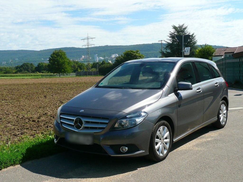Mercedes-Benz B 180