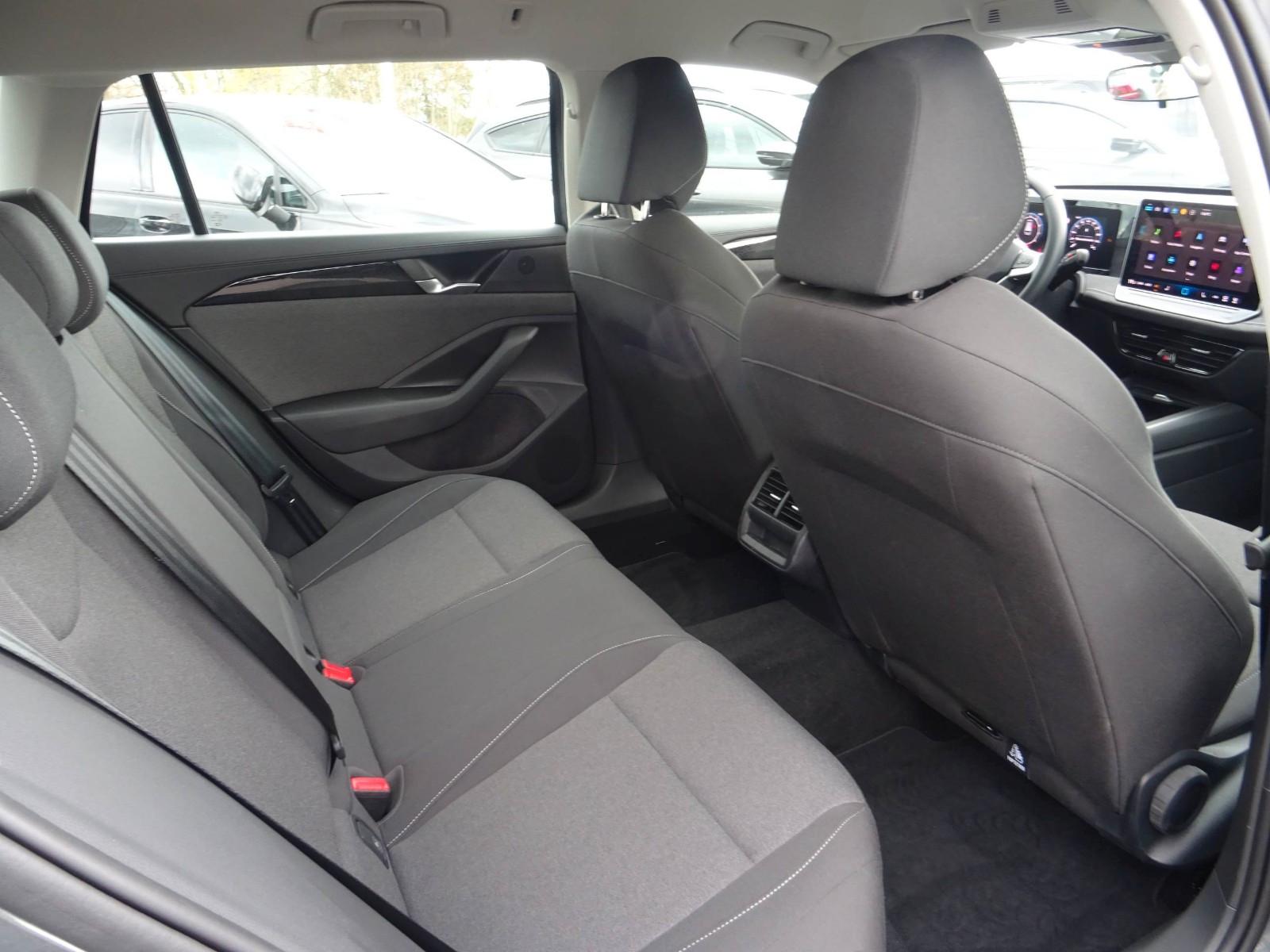 Volkswagen Passat Variant 1.5 eTSI 110 kW DSG LED PDC SHZ