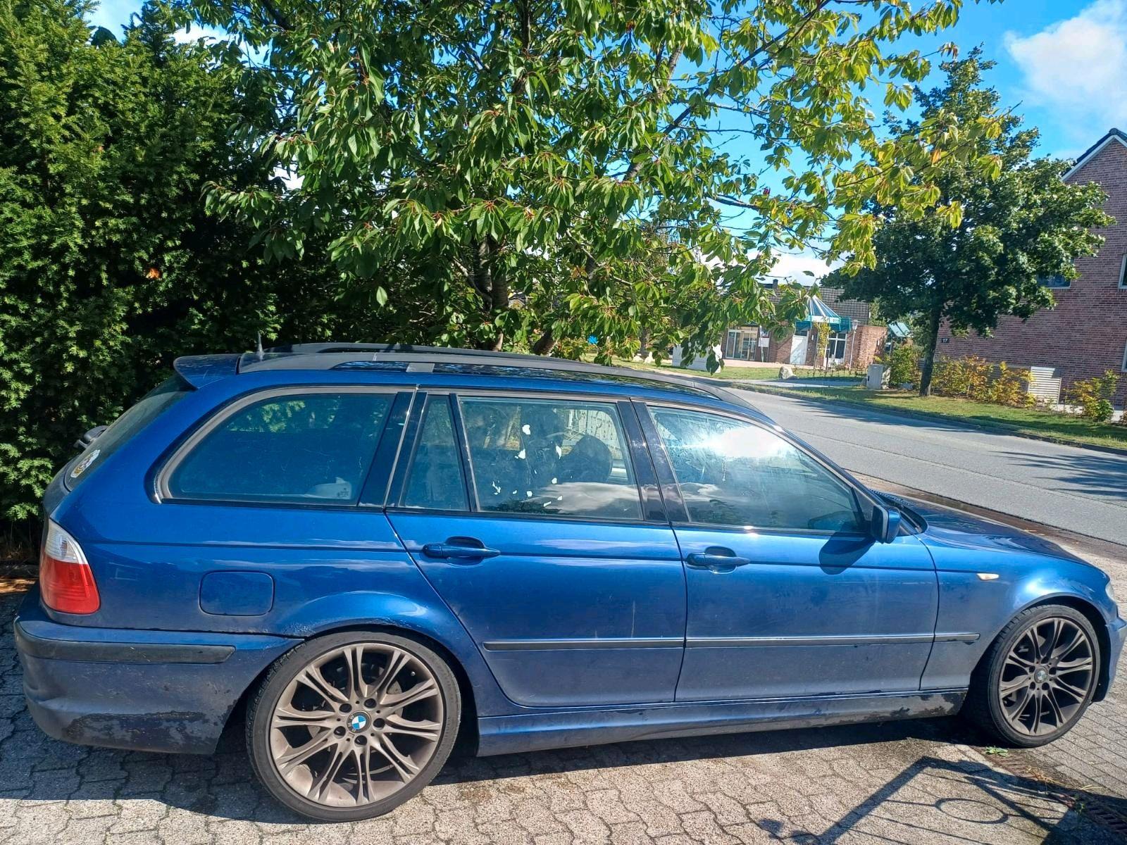 BMW  2004 — rear view