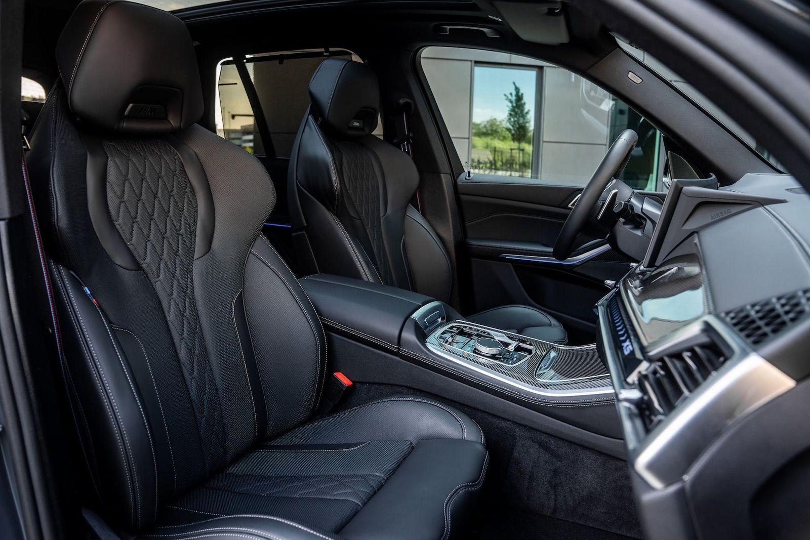 Fahrzeugabbildung BMW X5 40d xD M-SPORT PRO|AHK|ICONIC|MASSAGE|LUFT