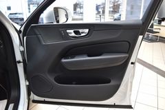 VOLVO XC60 D5 AWD~R Design~Leder~Business~I-safe~21"