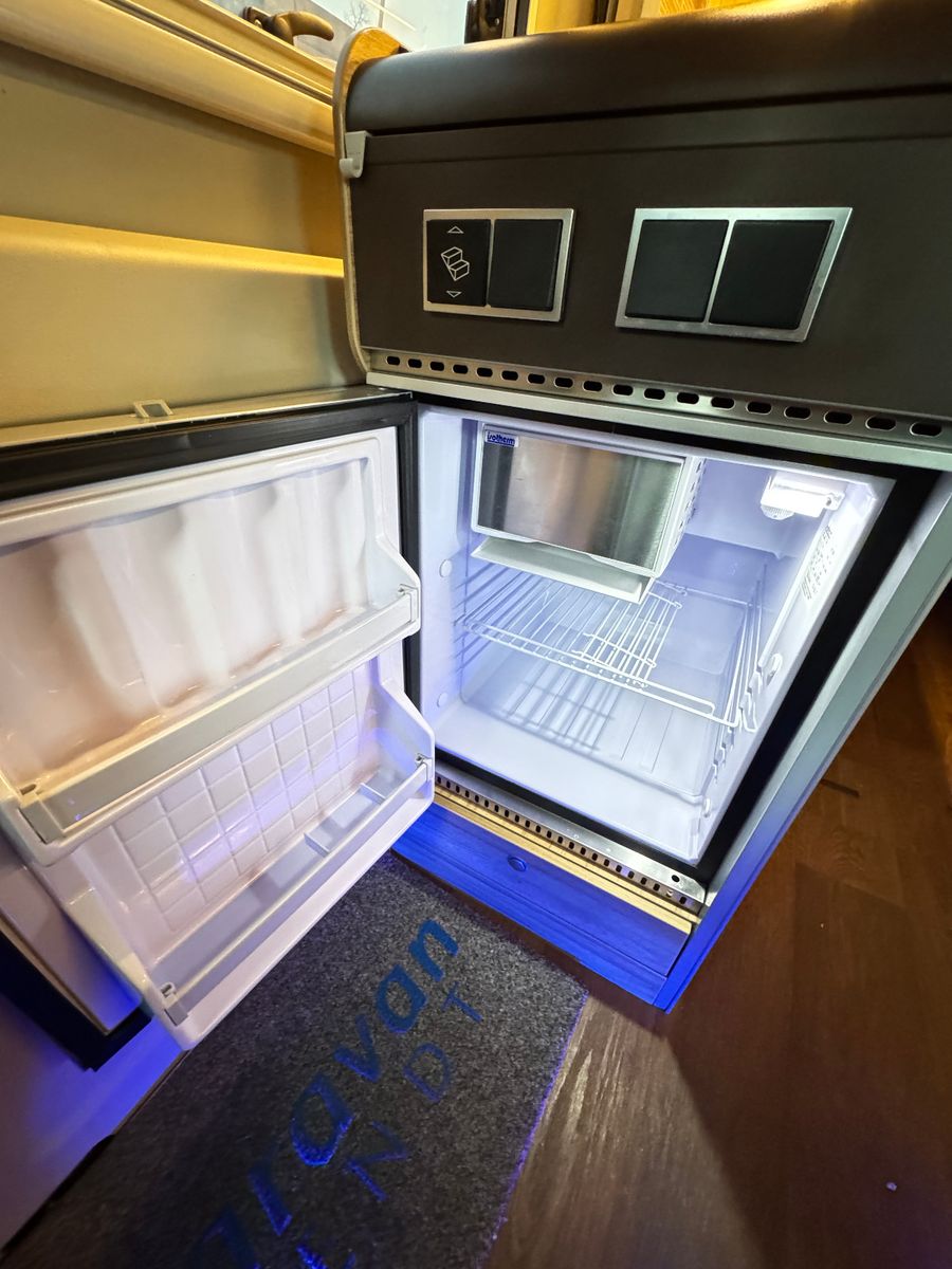 Fahrzeugabbildung HYMER / ERIBA / HYMERCAR YOSEMITE 600 CROSSOVER FIAT SCHLAFDACH LÄNGSBETT
