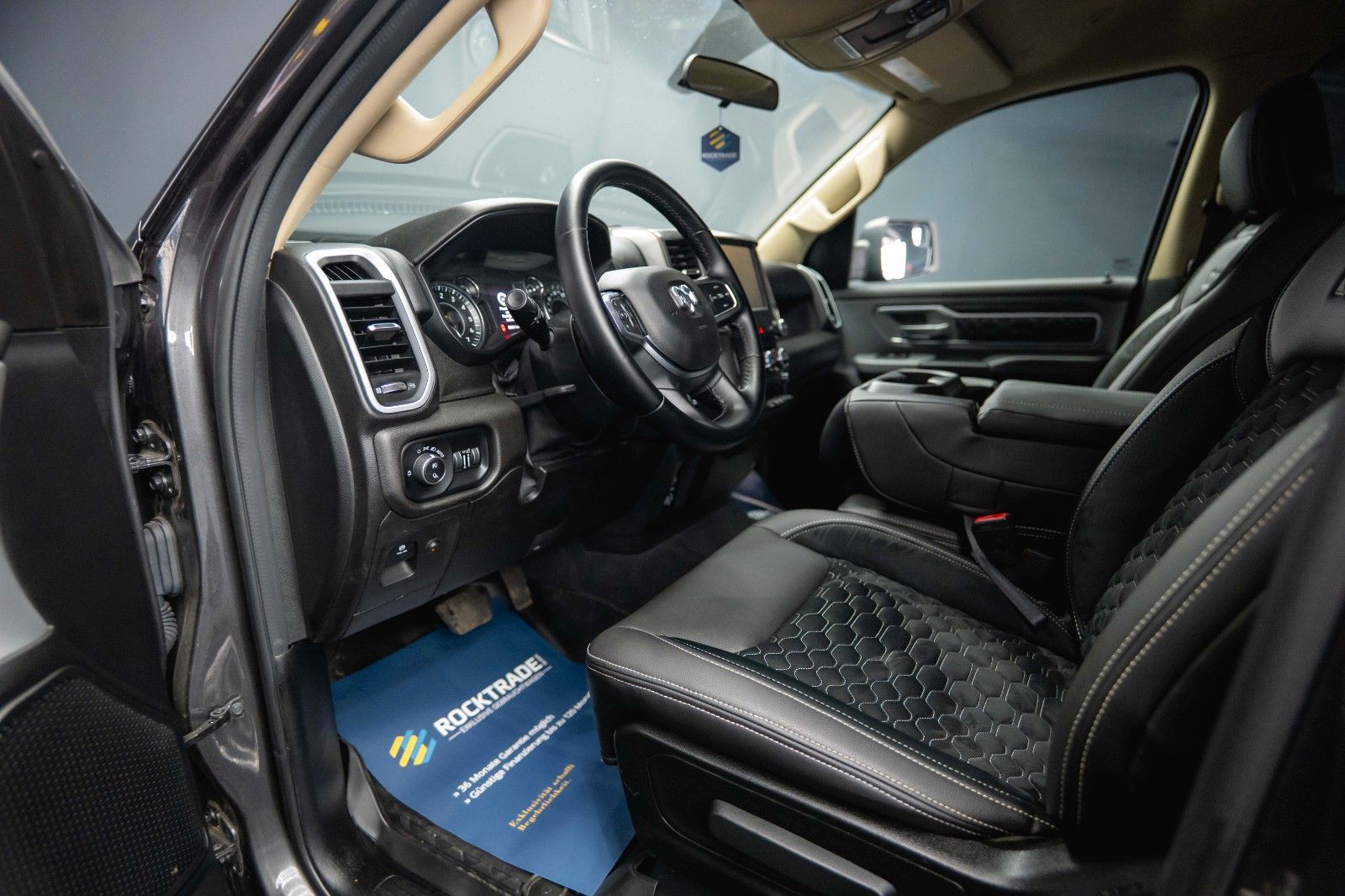 Fahrzeugabbildung Dodge RAM 5.7 V8 HEMI 4x4 OFFROAD LONGBED Limited LED