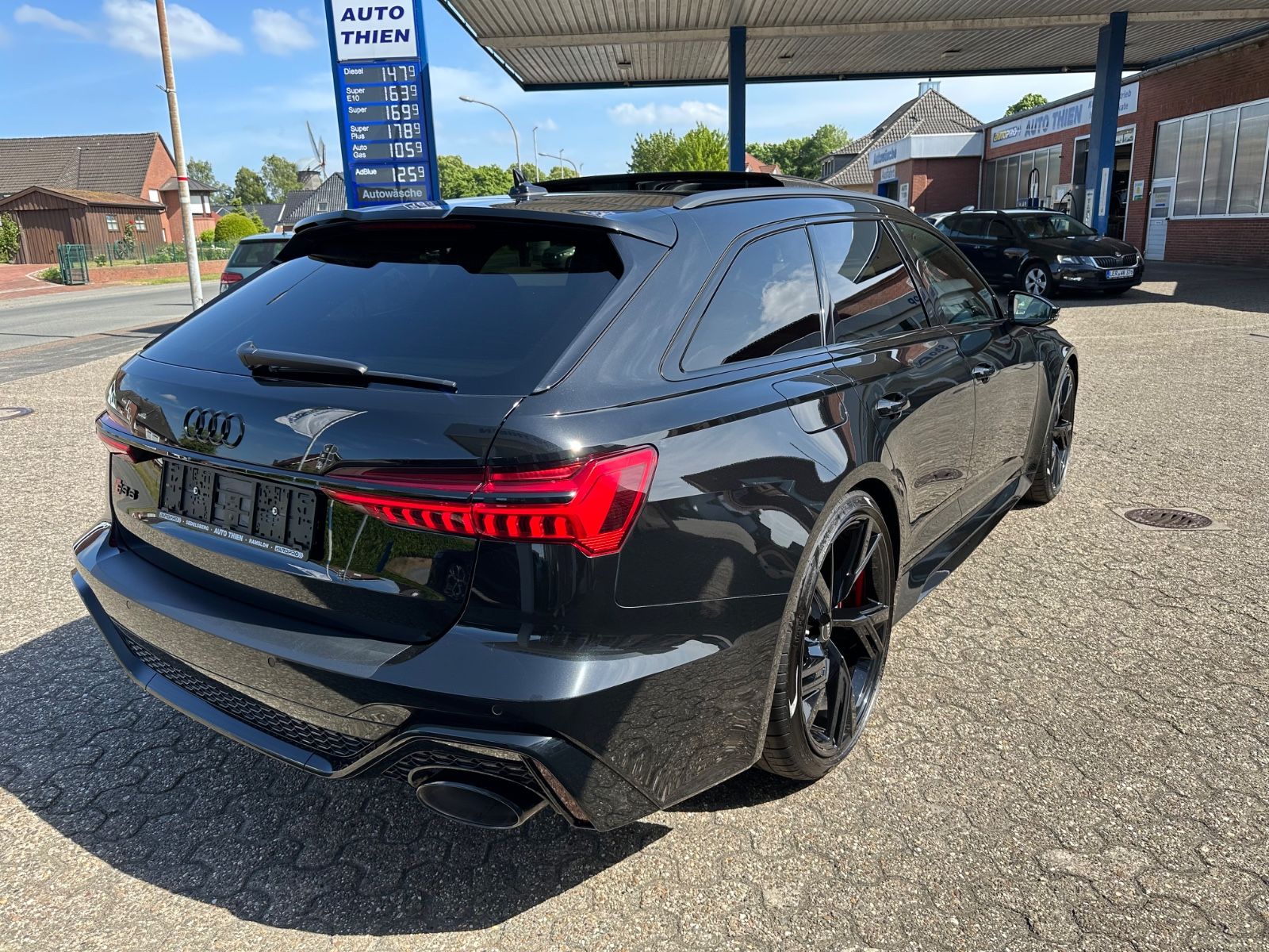 Fahrzeugabbildung Audi RS6  Avant 4.0 TFSI quattro Pano/AHK/STHZ/8-fach