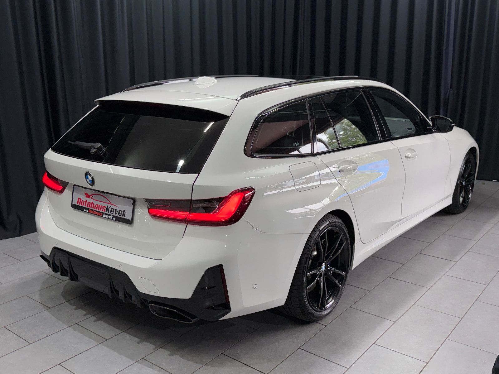 Fahrzeugabbildung BMW M340i xDrive Touring LCI |H/K|360°|PANO|HuD