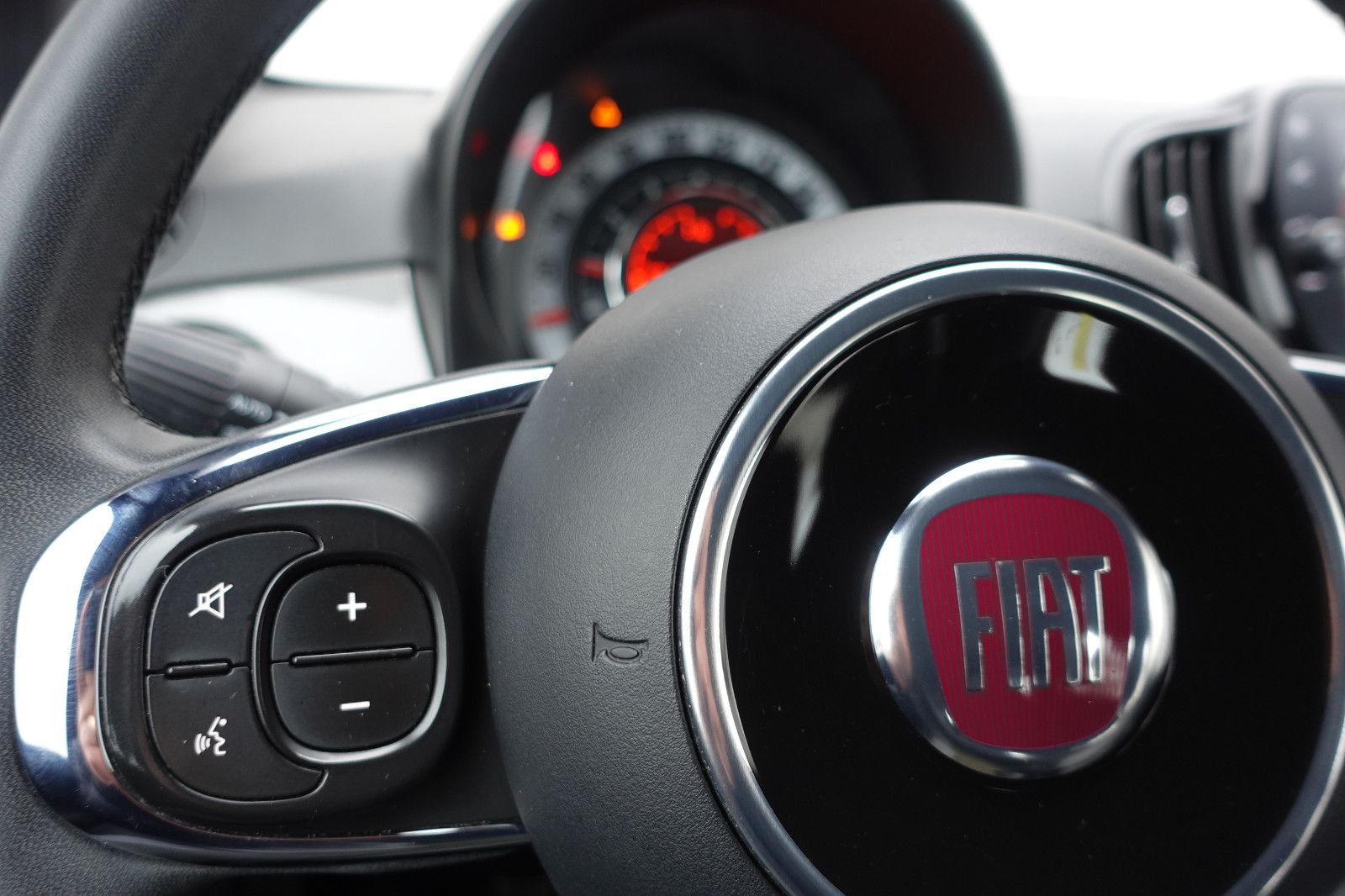 Fahrzeugabbildung Fiat 500C Cabrio Lounge 1.0Mild Hybrid,Einparkhilfe