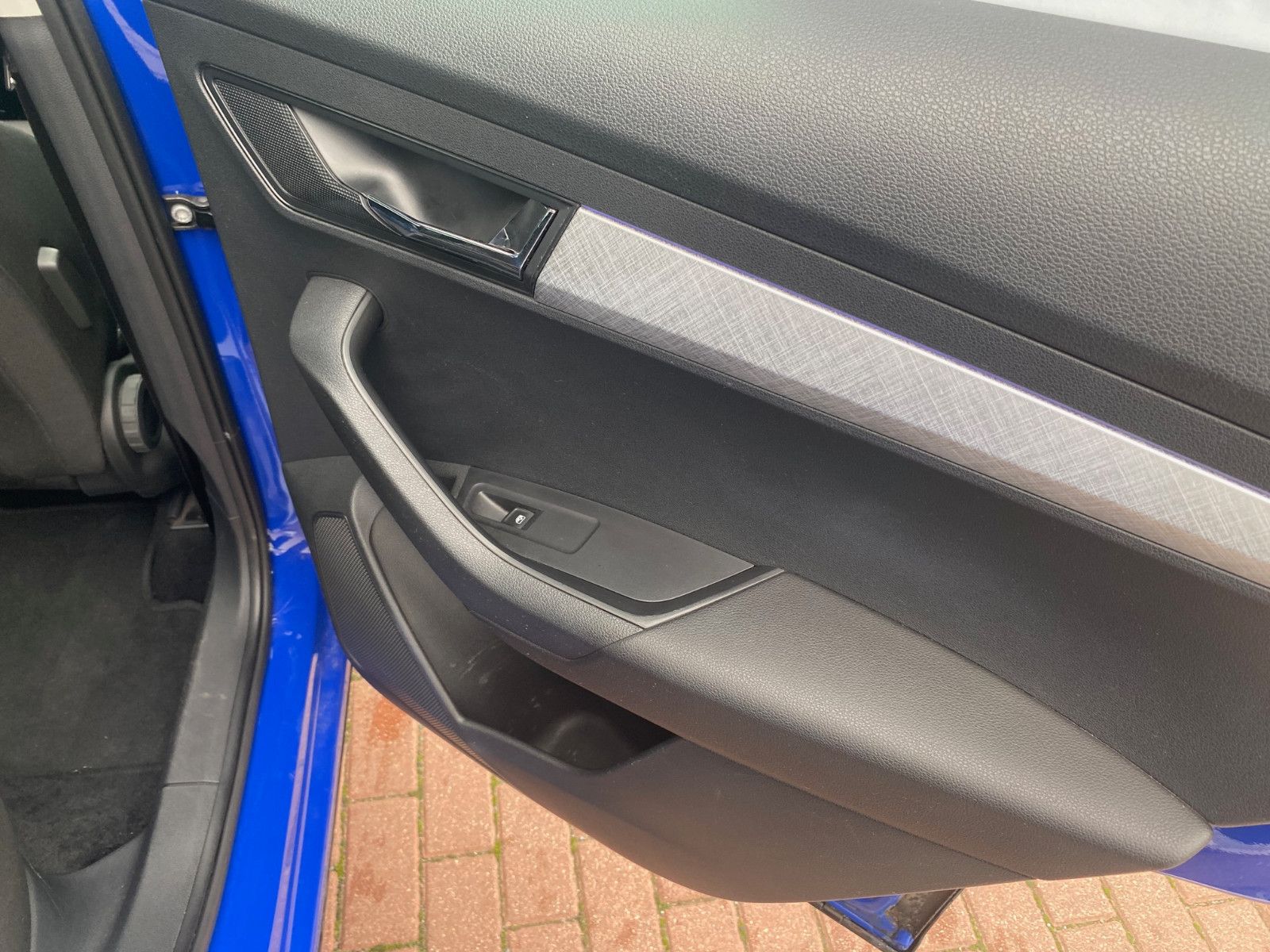 Fahrzeugabbildung SKODA Karoq Tour 2,0 TDI DSG *Navi*AHK*