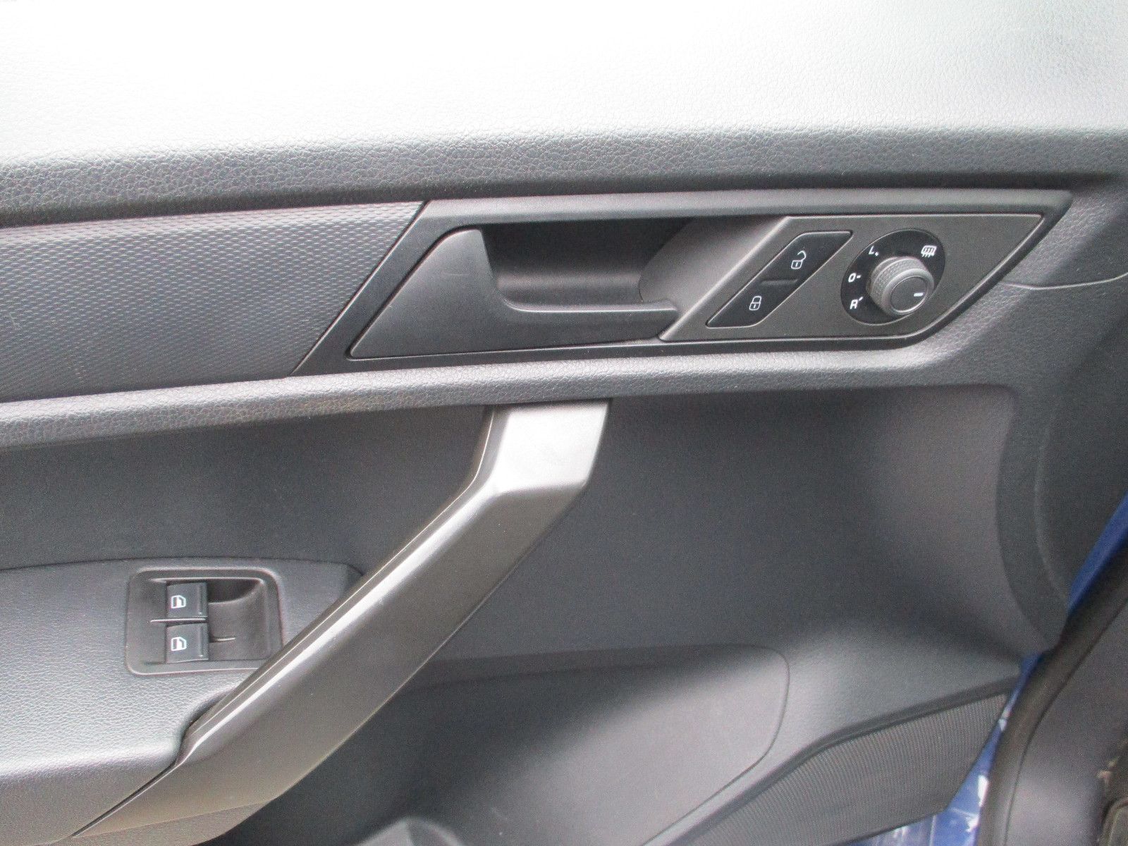 Fahrzeugabbildung Volkswagen Caddy Nfz 2.0 TDI  Motor neu !!!