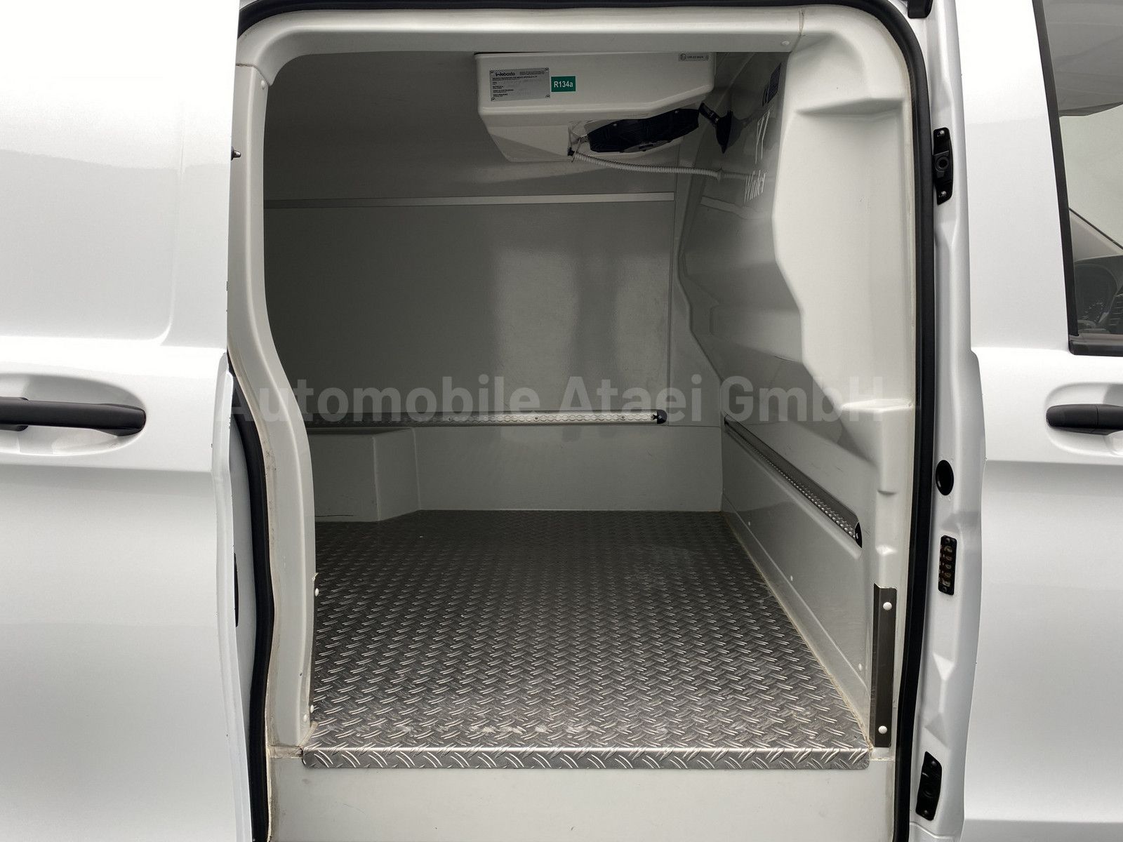 Fahrzeugabbildung Mercedes-Benz Vito 111 lang *Frischdienst* Top! + AHK (8247)