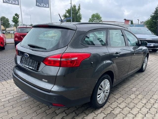 Fahrzeugabbildung Ford Focus Turnier Business Allwetter Sitzheizung